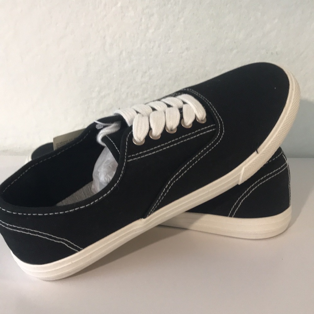 Amazon Essentials Black and White Sneakers